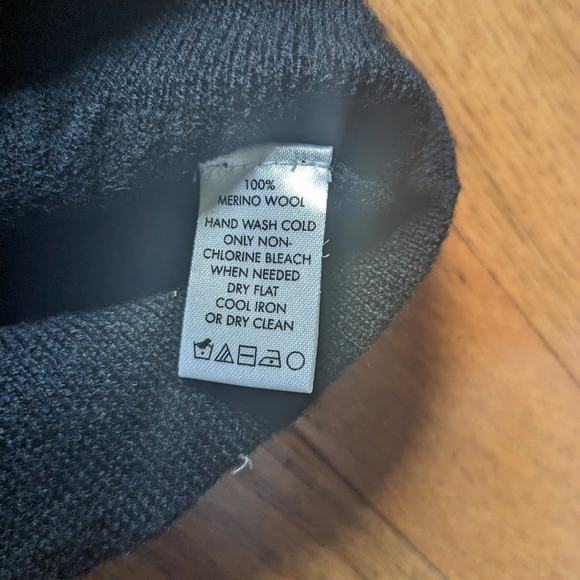 Calvin Klein Men's Merino Wool V Neck Sweater - Picture 3 of 4